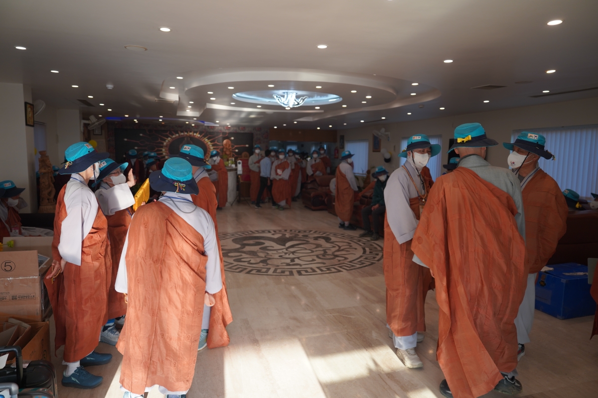 [인도순례] 20230222_숙소 및 기도법회 (1)